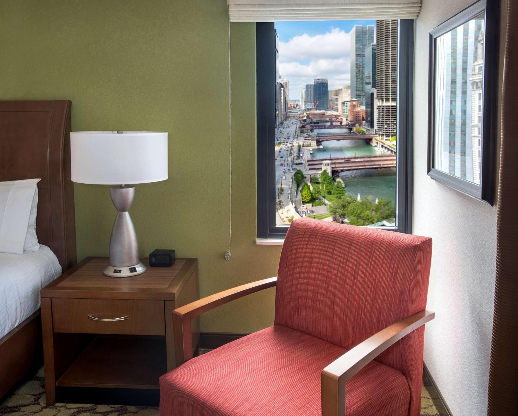 Hilton Garden Inn Chicago Downtown Riverwalk Екстериор снимка