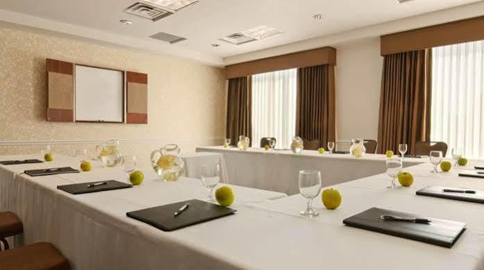 Hilton Garden Inn Chicago Downtown Riverwalk Екстериор снимка